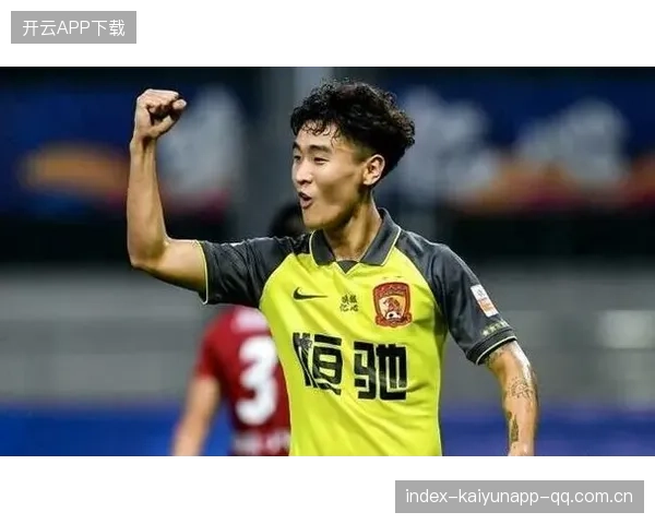 前锋点球命中随后带队取得晋级资格——从压力到荣耀的逆袭
