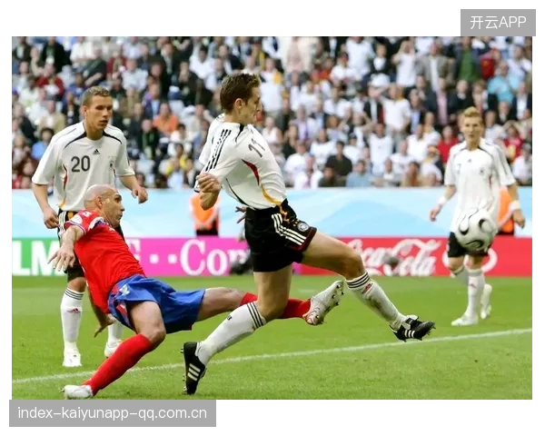 克洛泽：从“球员梦”到“德甲传奇”——20岁登顶的逆生长之路
